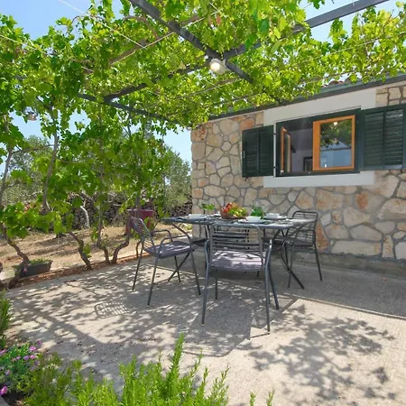 Robinson House Vinka