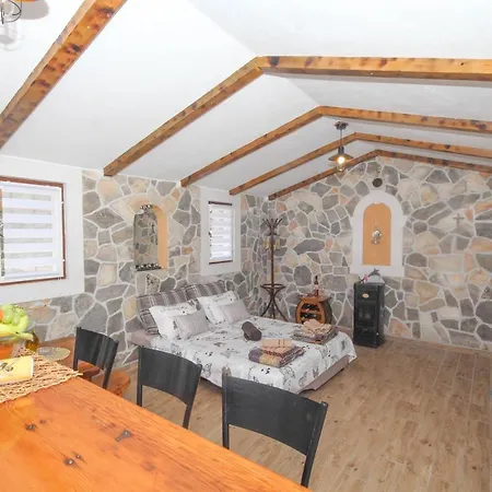 Robinson House Vinka