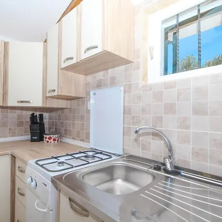 Holiday home Robinson House Vinka