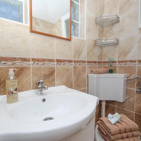 Robinson House Vinka Holiday home *