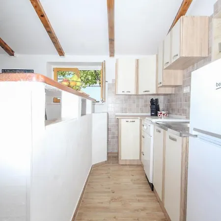 Robinson House Vinka בית נופש