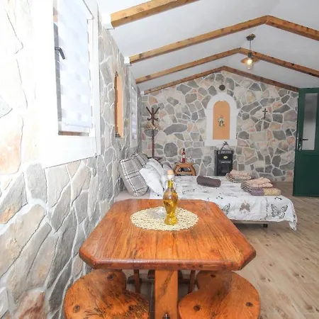 Robinson House Vinka *