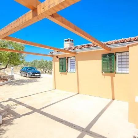 Robinson House Vinka יזרה